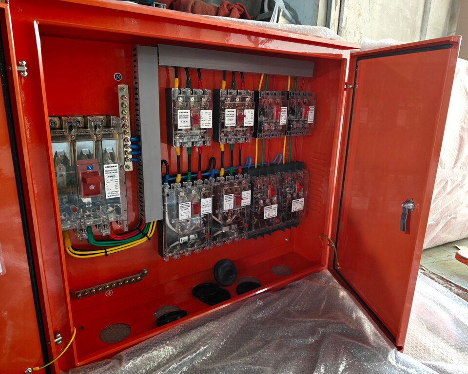 Ako môžu normy distribúcie energie na staveniskách držať krok so zohrievaním globálnej infraštruktúry? Spoločnosť Ouyue Electric uviedla na trh vysokoochranný vonkajší ľavý a pravý dvojdverový box z nehrdzavejúcej ocele